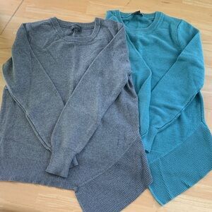 Bundle of 2 The Limited Gray and Teal Sweater Duo
Size M